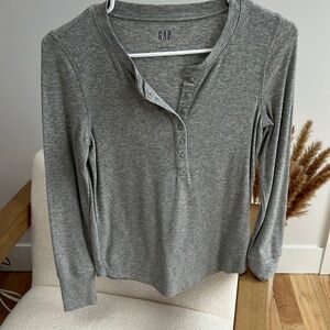 Gap long sleeve
